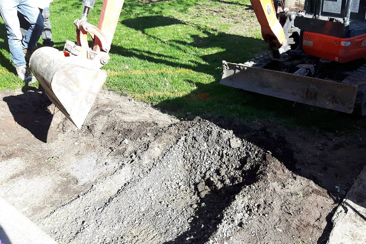 Excavation and aggregate preparation for an interlock foundation